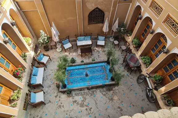 درباره هتل طاووسیه