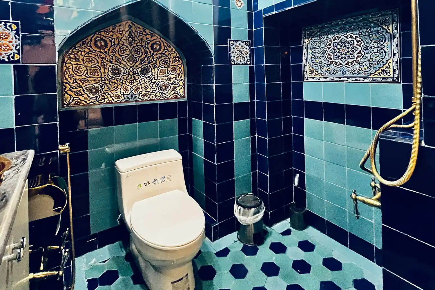حمام اختصاصی اتاق چهار تخته شاه‌نشین سردار بی‌بی مریم بختیاری