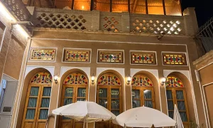 تصویر پنج دری اتاق شاه نشین هتل سنتی طاووسیه اصفهان