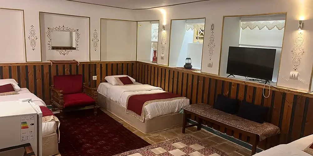 تصویر اتاق دو تخته هتل سنتی طاووسیه اصفهان